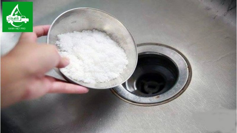 Dùng bột thông cống vi sinh