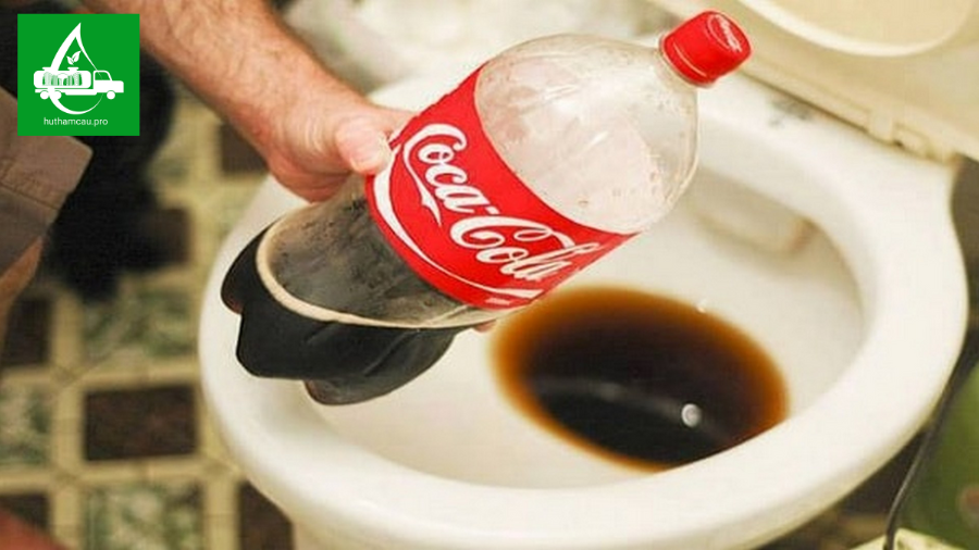 Dùng Pepsi hoặc coca cola để thông tắt bồn cầu