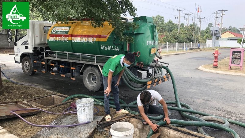 Hút hầm cầu trường học bảo vệ học sinh