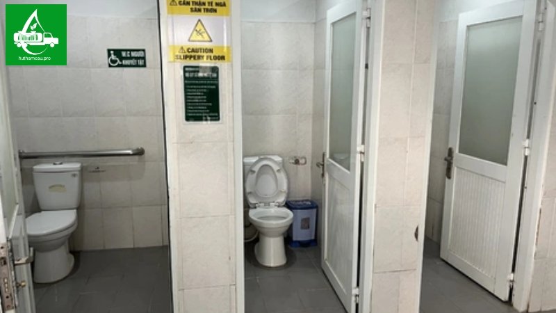 Mùi hôi nhà vệ sinh bệnh viện