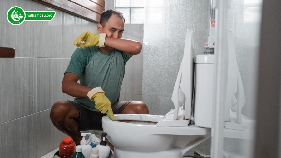 Nhà vệ sinh có mùi hôi sau khi hút hầm cầu