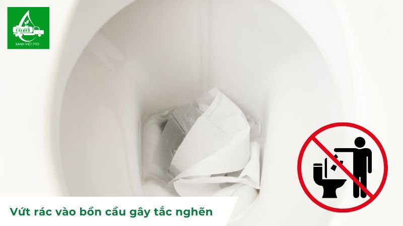 Vứt rác vào bồn cầu sẽ gây tắc nghẽn