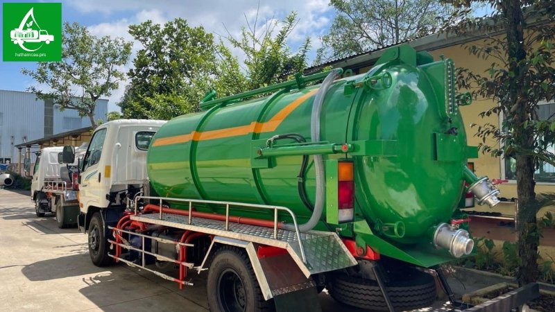 Xe hút hầm cầu hiện đại tại Nhà bè