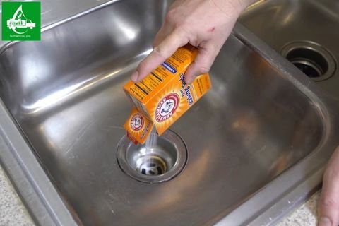 Thông cống bằng baking soda đơn giản
