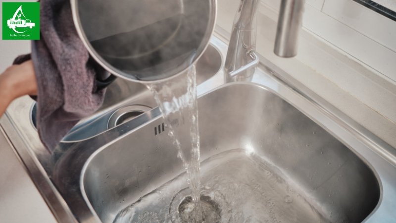 Xả sạch lại với nước nóng