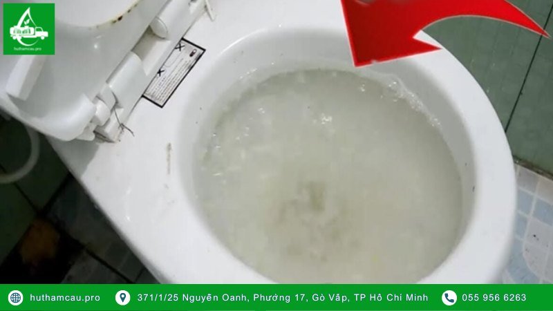 Nước trong bồn cầu xuống chậm