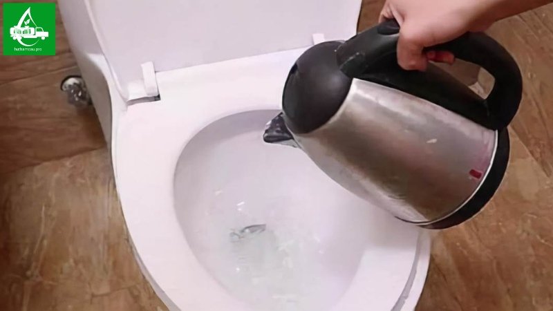Sử dụng nước nóng để thông tắc cống nghẹt